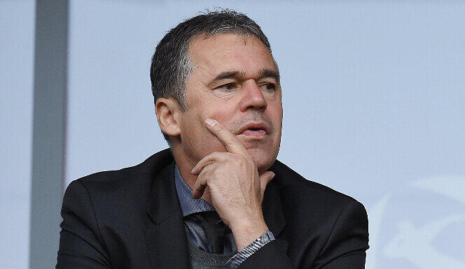 Auf Antrag des FC St. Pauli und seines Geschäftsführers Andreas Rettig hat eine Mehrheit der Erst- und Zweitliga-Klubs in der vergangenen Woche eine Beibehaltung der 50+1-Regel beschlossen. Karl-Heinz Rummenigge ist jedoch der Überzeugung: "Die DFL sollte den Umgang mit 50+1 jedem Klub selbst überlassen."