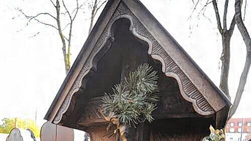 18 Holzkreuze konnte der 49-Jährige in Brand stecken, bevor die Polizei ihn fasste. 18 Holzkreuze konnte der 49-Jährige in Brand stecken, bevor die Polizei ihn fasste.