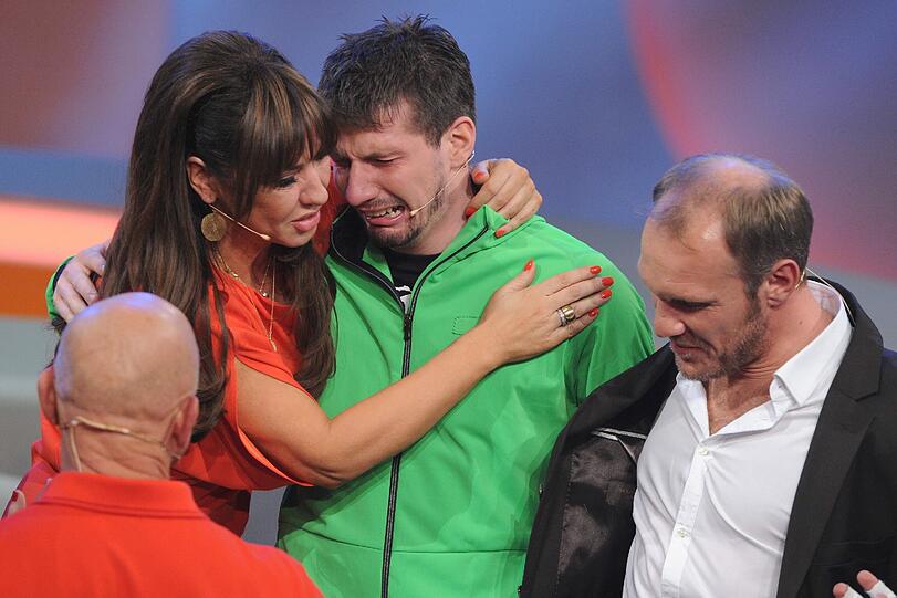 Daniel Rall zeigt sich sehr emotional nach seiner Wette und schluchzt: "Papa, das ist für dich"