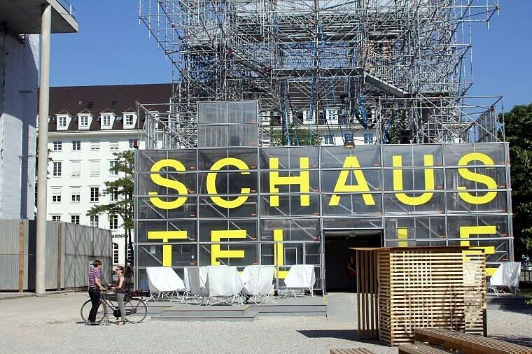 Kunst und Hochkultur: Im Kunstareal gibt es viel zu sehen, wie die Schaustelle an der Pinakothek der Moderne. Dass das Viertel nicht nur sehens- sondern auch lebenswert bleibt, dafür sorgt die Bürgerbeteiligung.