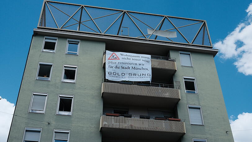 "Goldgrund" hieß die fiktive Immobilienfirma, die Till Hoffmann, Christian Ganzer und Alex Rühle gründeten, um auf Gentrifizierung aufmerksam zu machen. Heute ist das Bellevue ein Vorzeigeprojekt.
