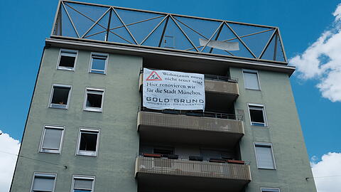 "Goldgrund" hieß die fiktive Immobilienfirma, die Till Hoffmann, Christian Ganzer und Alex Rühle gründeten, um auf Gentrifizierung aufmerksam zu machen. Heute ist das Bellevue ein Vorzeigeprojekt.