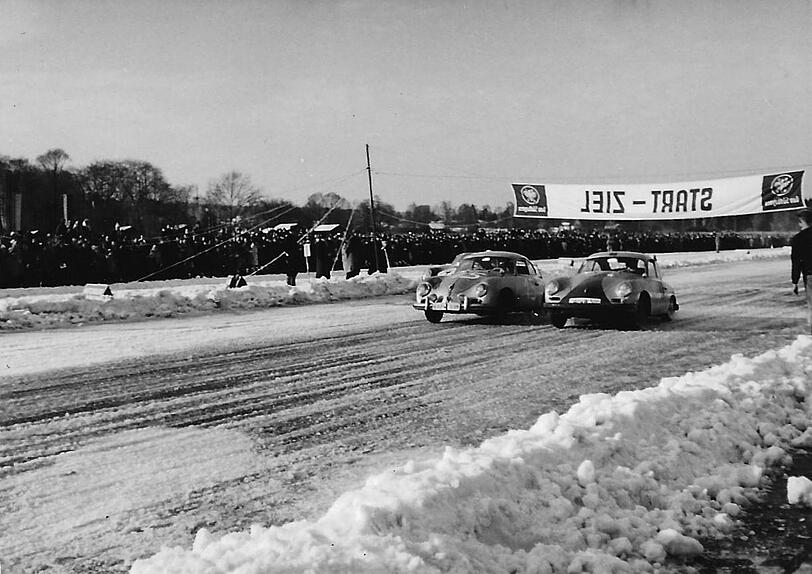 17. Februar 1963: Autos fahren auf dem zugefrorenen Ammersee. Bei der Premiere des Eisrennens im Jahr 1929 waren es nur Motorräder. 17. Februar 1963: Autos fahren auf dem zugefrorenen Ammersee. Bei der Premiere des Eisrennens im Jahr 1929 waren es nur Motorräder.