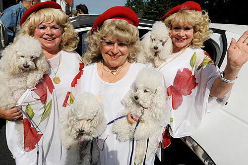 Die Jacob Sisters besuchten die Bewohner der fünften Staffel im Jahre 2004.