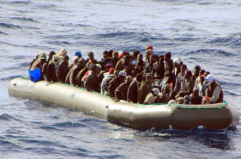"Das Boot bis zum Unmöglichen gefüllt" - Menschenrechtsorganisationen üben heftige Kritik am Vorgehen der Schleuser.