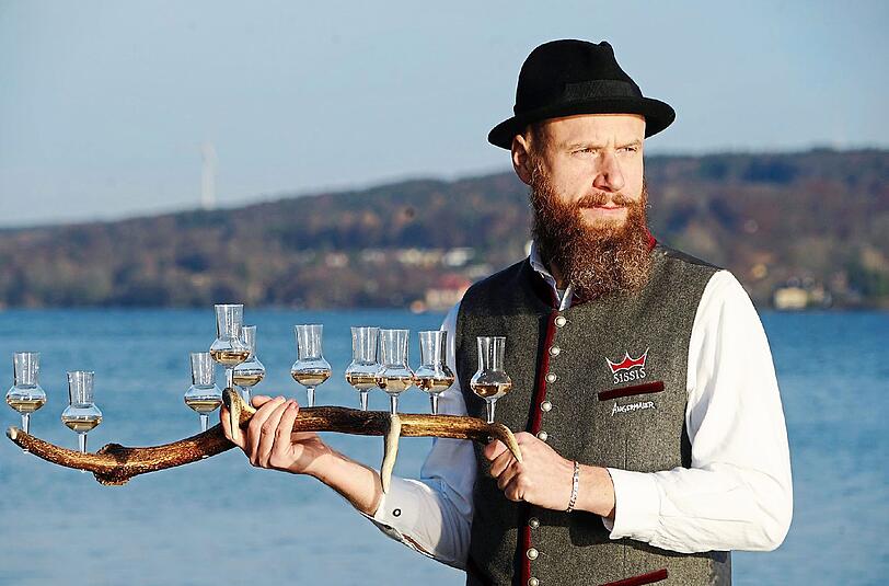 Oliver Bischoff am Starnberger See, auf dem Tollwood gibt es seinen Schnaps zu kaufen.
