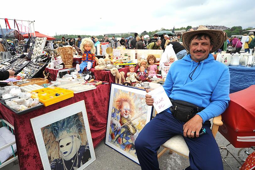 Bayerns größter Flohmarkt. Am Samstag waren wieder über 20000 Schnäppchenjäger da! Wir zeigen die besten und kuriosesten Bilder!