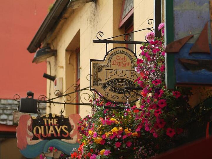 Im Zentrum von Galway gibt es jede Menge Pubs, in denen kräftig getrunken und gesungen wird.
