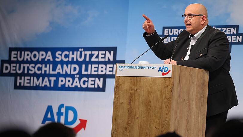 Stephan Protschka, Landesvorsitzender der AfD in Bayern, redet beim politischen Aschermittwoch der AfD.