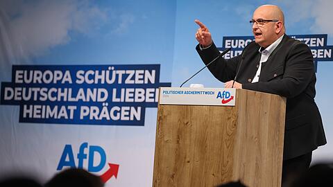Stephan Protschka, Landesvorsitzender der AfD in Bayern, redet beim politischen Aschermittwoch der AfD.