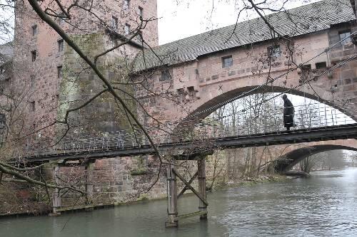 Der 1825 erbaute Kettensteg muss dringend saniert werden. Zwei unterschiedlich teure Varianten sind dabei im Gespräch.