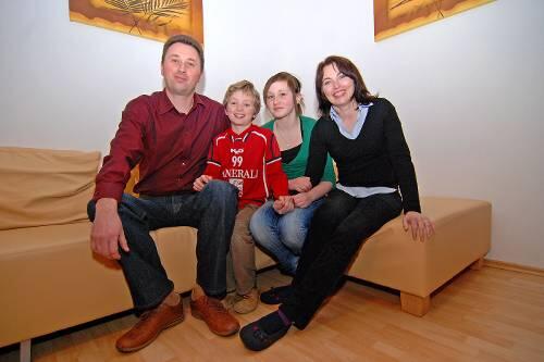 Glückliche Familie: Mihai Paduretu mit seinen Kindern Erik und Jessica und Ehefrau Ofelia.