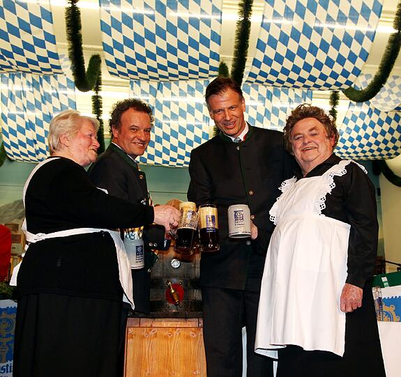 Richard Süßmeier als Kellnerin "Maria": Die Bilder vom Starkbier-Anstich im Augustinerkeller