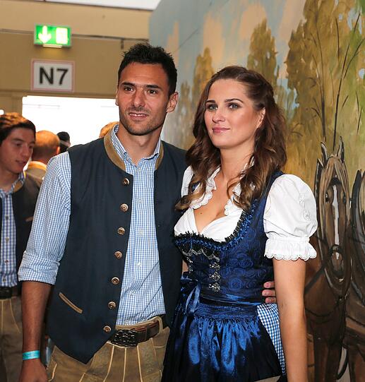 Löwen-Verteidiger Grzegorz Wojtkowiak und seine fesche Frau Magda.