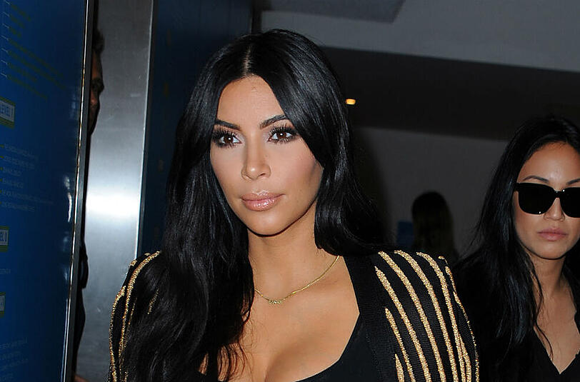 Die Fotoagentur "X17" soll sich Nacktfotos von Kim Kardashian mit einem über ihrem Anwesen kreisenden Helikopter verschafft haben.