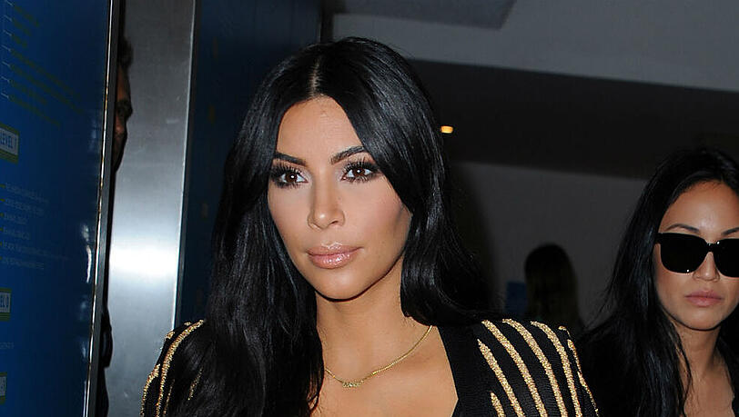 Die Fotoagentur "X17" soll sich Nacktfotos von Kim Kardashian mit einem über ihrem Anwesen kreisenden Helikopter verschafft haben. Die Fotoagentur "X17" soll sich Nacktfotos von Kim Kardashian mit einem über ihrem Anwesen kreisenden Helikopter verschafft haben.