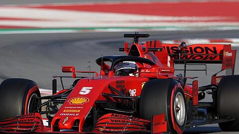 Ferrari-Pilot Sebastian Vettel aus Deutschland bei einer Testfahrt mit dem SF1000 auf dem Circuit de Barcelona-Catalunya.