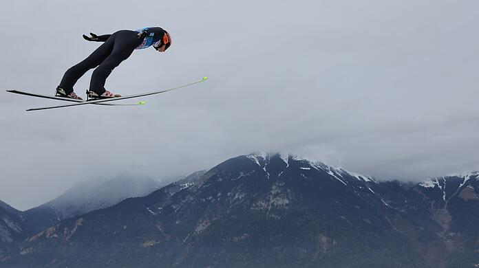 Karl Geiger hat die Qualifikation für das Springen in Innsbruck verpatzt.