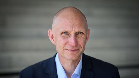 Der GdP-Vorsitzende f&uuml;r die Bundespolizei, Andreas Ro&szlig;kopf, berichtet von maroden Wachen und fehlender Infrastruktur. (Archivbild)