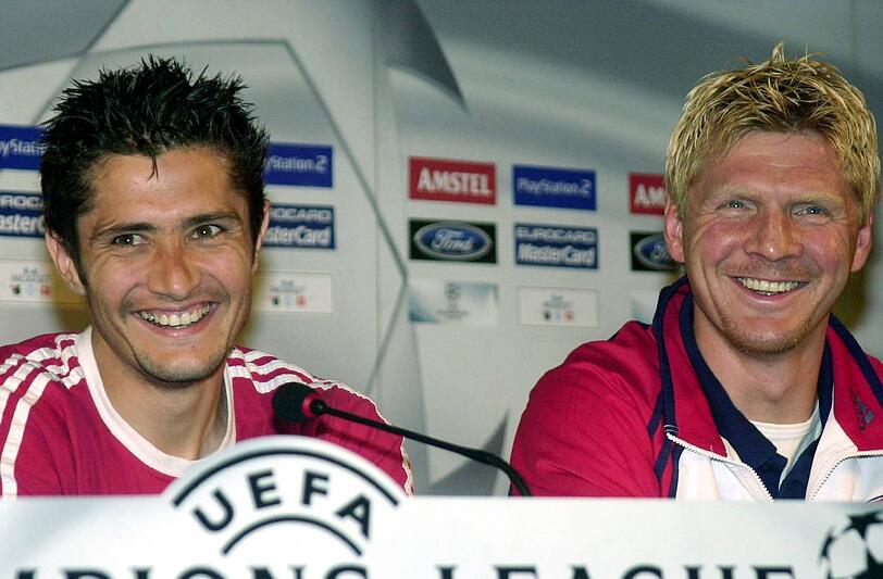 Gut gelaunt auf der Pressekonferenz vor dem Spiel: Bixente Lizarazu und Kapitän Stefan Effenberg.