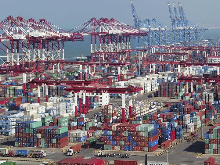Der Hafen von Qingdao in China: Die USA fordern mehr Marktzugang in China.