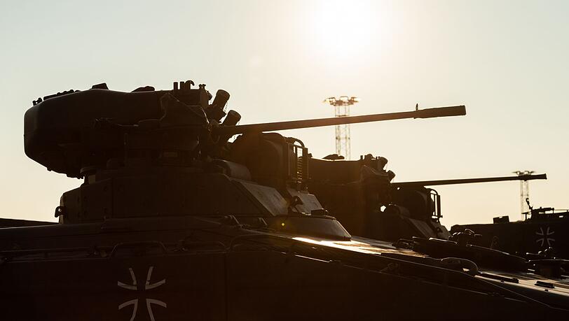 Die Bundesregierung will rund 40 Marder-Schützenpanzer an die Ukraine liefern.