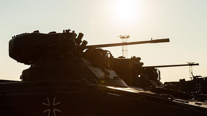 Die Bundesregierung will rund 40 Marder-Schützenpanzer an die Ukraine liefern.