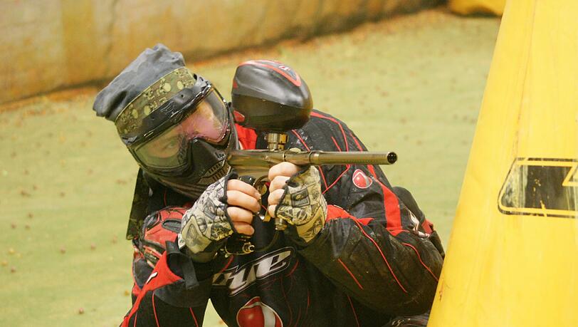 Paintball ist laut Gericht – nun auch in Lindau – „nur am Tag erlaubt und nur von erwachsenen Vereinsmitgliedern“ zu spielen. Paintball ist laut Gericht – nun auch in Lindau – „nur am Tag erlaubt und nur von erwachsenen Vereinsmitgliedern“ zu spielen.