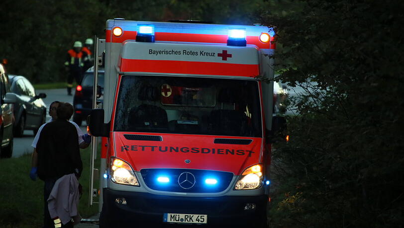 Feuerwehr im Einsatz: Bilder vom Unfallort im Landkreis Mühldorf. Feuerwehr im Einsatz: Bilder vom Unfallort im Landkreis Mühldorf.