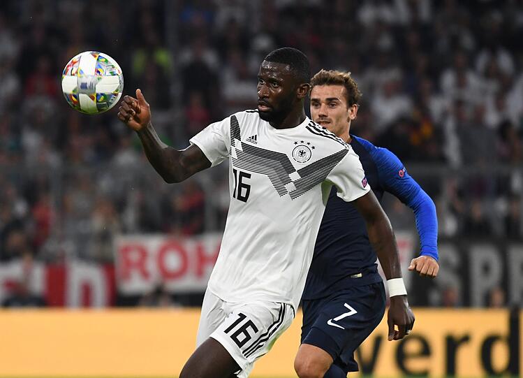 ANTONIO RÜDIGER - NOTE 4: Mutig im Spiel nach vorne, aber teils planlos, weil mit eklatanten Ballverlusten. Die Zuschauer raunten einige Male, wirkte in vielen Aktionen zu ungestüm.