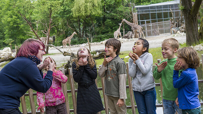 Führungen durch den Tierpark gibt's auch für Kinder. Führungen durch den Tierpark gibt's auch für Kinder.