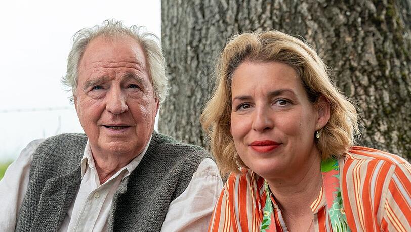 Friedrich von Thun und Elena Uhlig drehen gemeinsam für "Zimmer mit Stall". Friedrich von Thun und Elena Uhlig drehen gemeinsam für "Zimmer mit Stall".