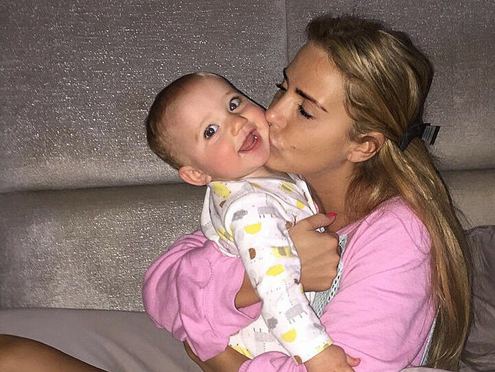 Katie Price postet gerne Mutter-Kind-Selfies mit ihrem Nachwuchs