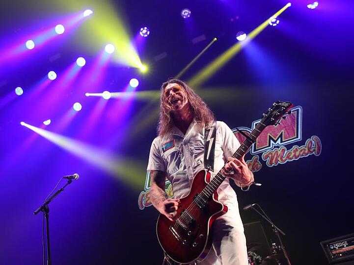 Jesse Hughes rockt mit den Eagles of Death Metal im Park.