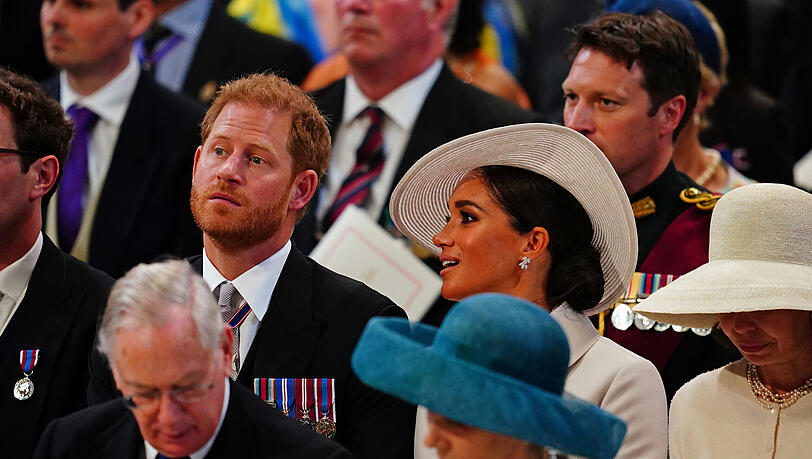 Warten auf den Beginn des Gottesdienstes: Harry und Meghan.