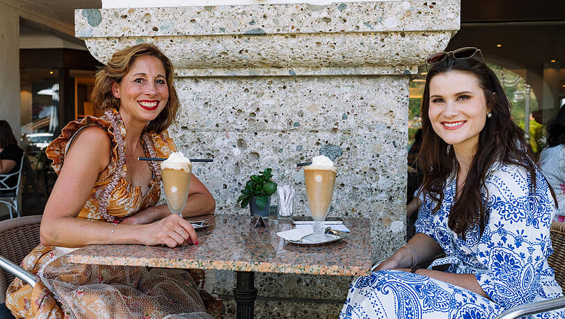Dirndl-Designerin Lola Paltinger im Interview mit Leute-Reporterin Franziska Hofmann am Tegernsee. Dirndl-Designerin Lola Paltinger im Interview mit Leute-Reporterin Franziska Hofmann am Tegernsee.