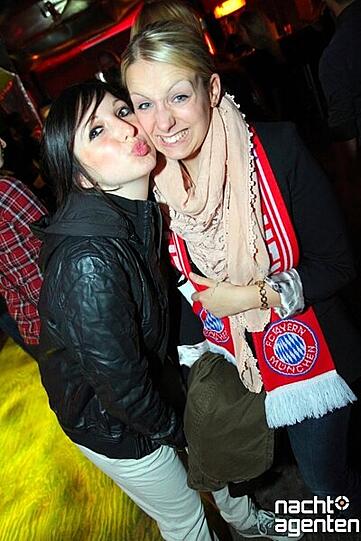 Im Club Roxx konnten die Fußballfreunde bei "Münchens neuer Kult-Rock-Partyreihe" auch auf eine Torwand schießen. Mehr Bilder unter: www.nachtagenten.de