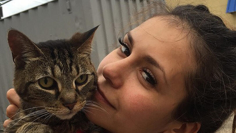 Nina Dobrev präsentiert ihren neuen Reisebegleiter auf Instagram Nina Dobrev präsentiert ihren neuen Reisebegleiter auf Instagram