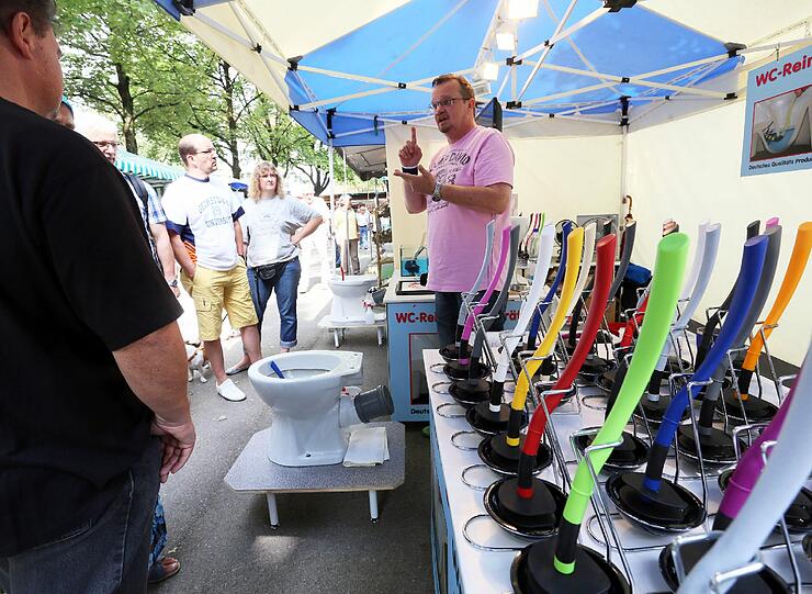 Trödel nicht nur für Trachtler: Viele Münchner besuchten am Wochenende die Auer Dult am Mariahilfplatz