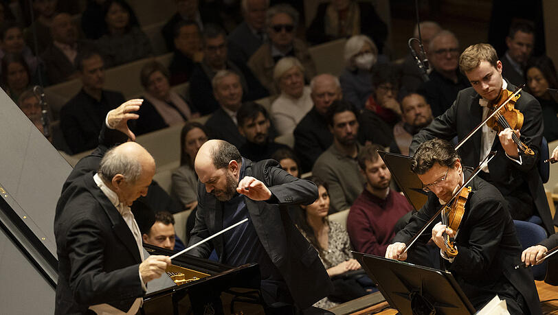 Iván Fischer und Kirill Gerstein bei der Aufführung des ersten Brahms-Konzerts im Herkulessaal.