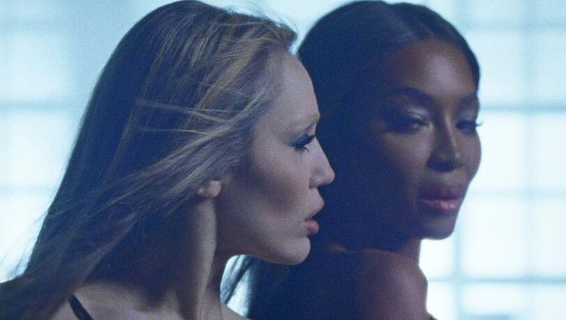 Miley Cyrus ist in ihrem neuen Musikvideo gemeinsam mit Supermodel Naomi Campbell zu sehen.
