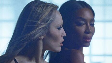 Miley Cyrus ist in ihrem neuen Musikvideo gemeinsam mit Supermodel Naomi Campbell zu sehen.