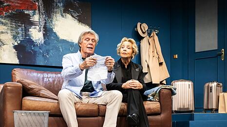 Ein humorvoller, emotional nuancierter Pas de deux: Michaela May und Sigmar Solbach als Ehepaar in &bdquo;Der Abschiedsbrief&ldquo;.