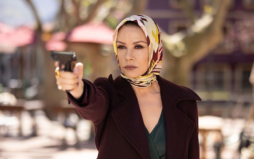 Jackie Price (Catherine Zeta-Jones) weiß sich selbst zu verteidigen. Jackie Price (Catherine Zeta-Jones) weiß sich selbst zu verteidigen.