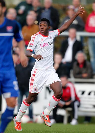 Der FC Bayern besiegt beim Comeback von David Alaba Unterhaching in einem Testspiel mit 2:0. Heynckes lobt den Rückkehrer, mahnt aber zur Geduld. Die Bilder.