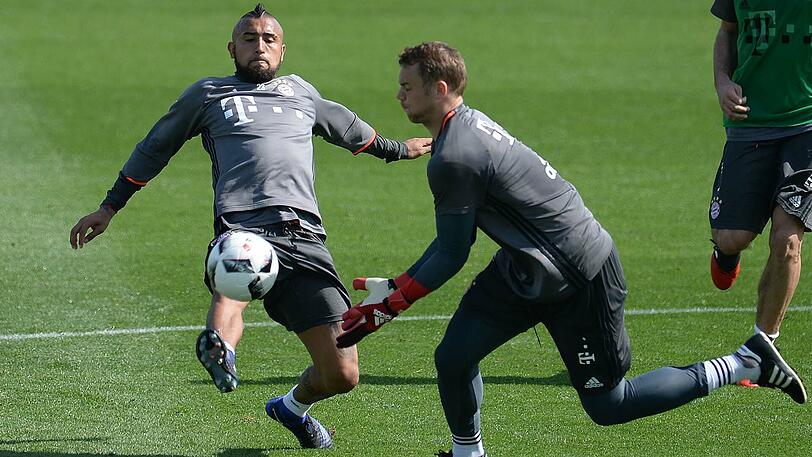 Auch im Duell gegen Arturo Vidal lässt der Weltmeister-Keeper nichts anbrennen.