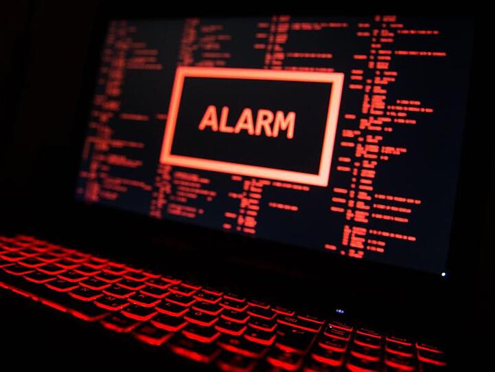 Mit zunehmender Digitalisierung und dem Zusammenwachsen von Stromnetzen und Internet öffnen sich immer mehr Einfallstore für Cyberattacken.