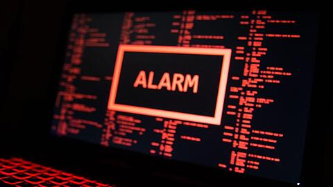 Mit zunehmender Digitalisierung und dem Zusammenwachsen von Stromnetzen und Internet öffnen sich immer mehr Einfallstore für Cyberattacken.
