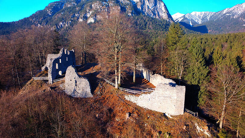 Die Burgruine Werdenfels zwischen Garmisch und Farchant - hier sind vor ein paar Hundert Jahren Todesurteile gesprochen worden.