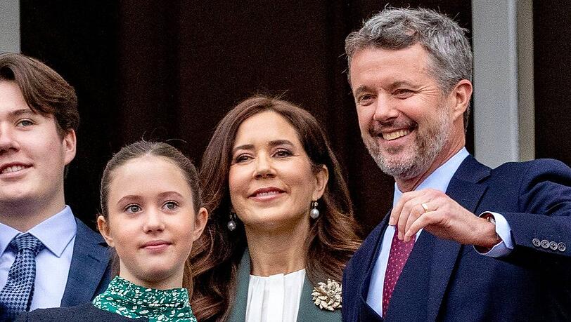 Prinzessin Josephine mit ihren Eltern, Kronprinz Frederik und Kronprinzessin Mary.